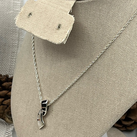 Vintage Sterling Silver Pendant with Black Onyx & Mother-of-Pearl Inlays - Picture 12 of 17